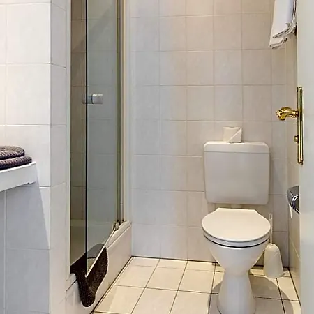 Gaestezimmer In Mit Self-check-in Zwischen Koeln & Bonn Nahe Phantasialand 3*