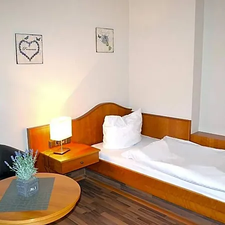 Gaestezimmer In Mit Self-check-in Zwischen Koeln & Bonn Nahe Phantasialand Hotel