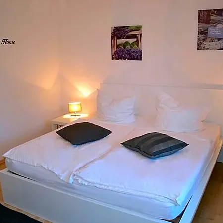 Gaestezimmer In Mit Self-check-in Zwischen Koeln & Bonn Nahe Phantasialand Hotel