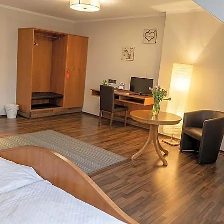 Hotel Gaestezimmer In Mit Self-check-in Zwischen Koeln & Bonn Nahe Phantasialand 3*