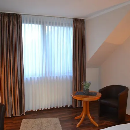 Garni Zum Dorfbrunnen بورنهايم