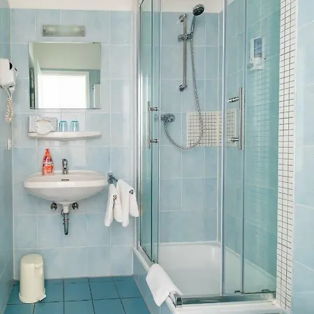 فندق Garni Zum Dorfbrunnen بورنهايم