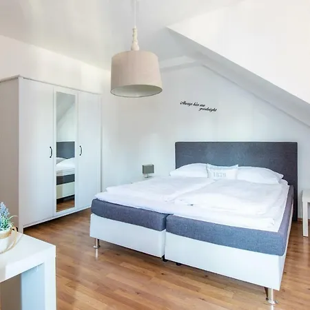 فندق Garni Zum Dorfbrunnen بورنهايم