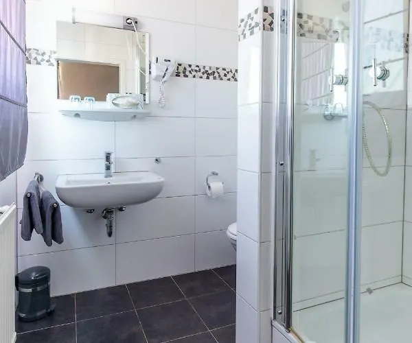 Hotel Bornheim Bei Koeln Bonn - Wlan Parkplatz Fruehstueck - Ideal Fuer Firmen Und Gaeste 3* 보른하임